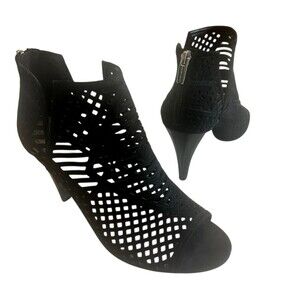 Vince Camuto Allistan Bootie 9.5M  Black Leather Laser Cut Outs Peep Toe Heels